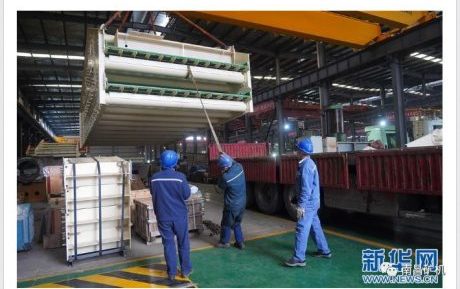 新華社記者報(bào)道: 南昌礦機(jī)復(fù)產(chǎn)復(fù)工，大型礦山機(jī)械設(shè)備發(fā)往東歐